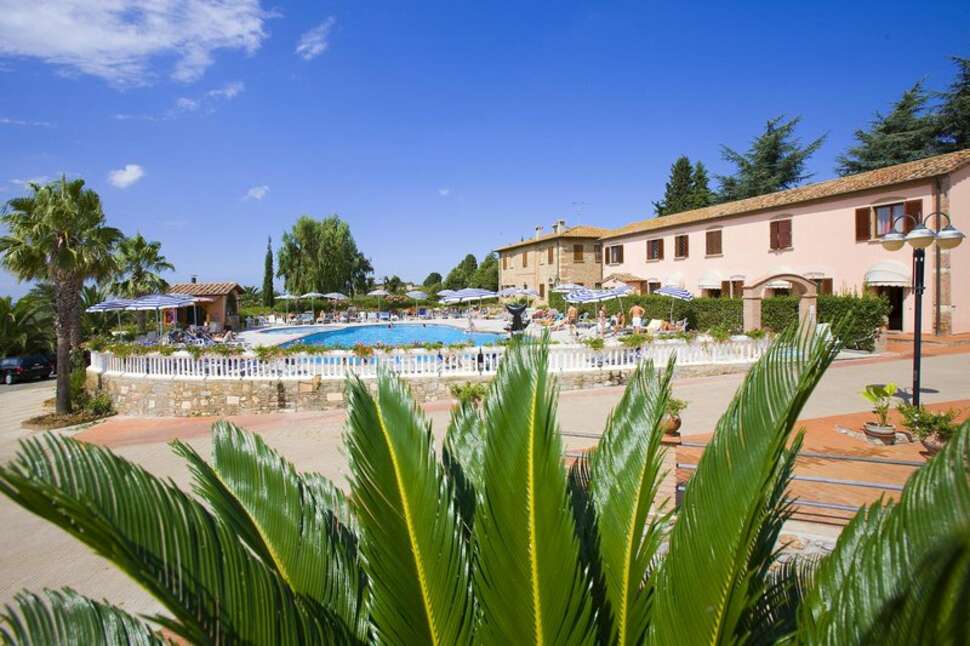 Ein Foto vom Pool im Agrihotel Elisabetta