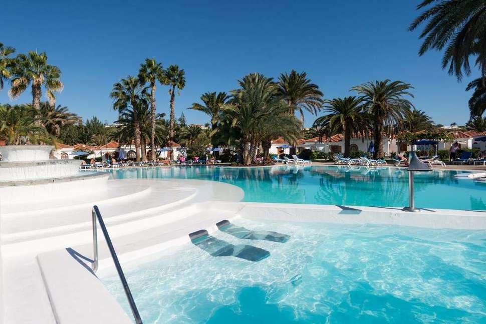 Een foto van het zwembad bij Suite Hotel Jardin Dorado
