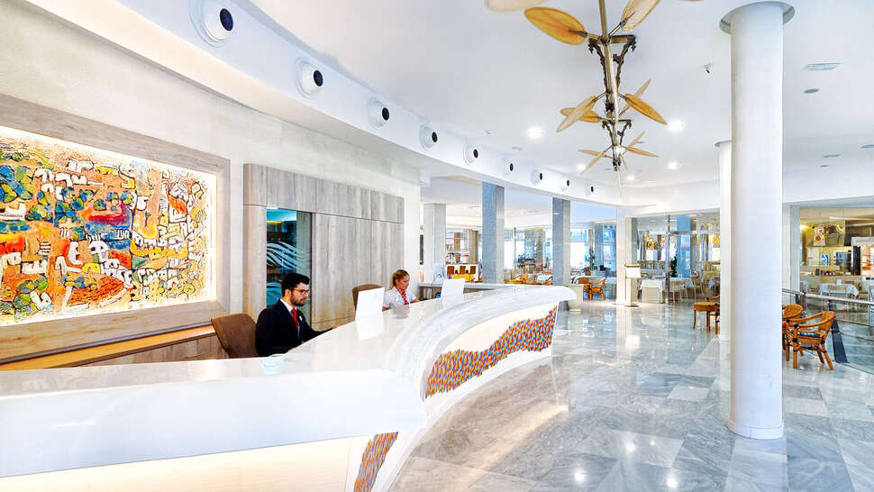Een foto van het interieur van Bull Hotel Escorial & Spa