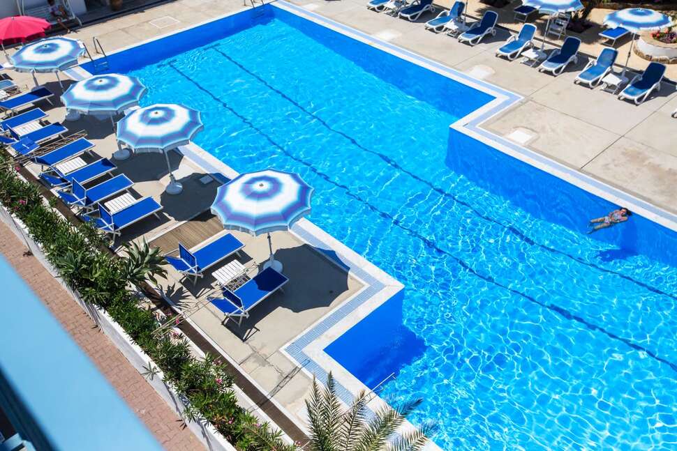 Ein Foto vom Pool im Hotel Tourist Cefalu