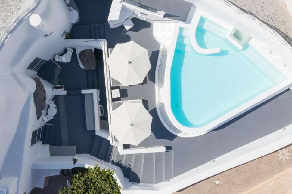 Een foto van een overzicht van White Concept Caves