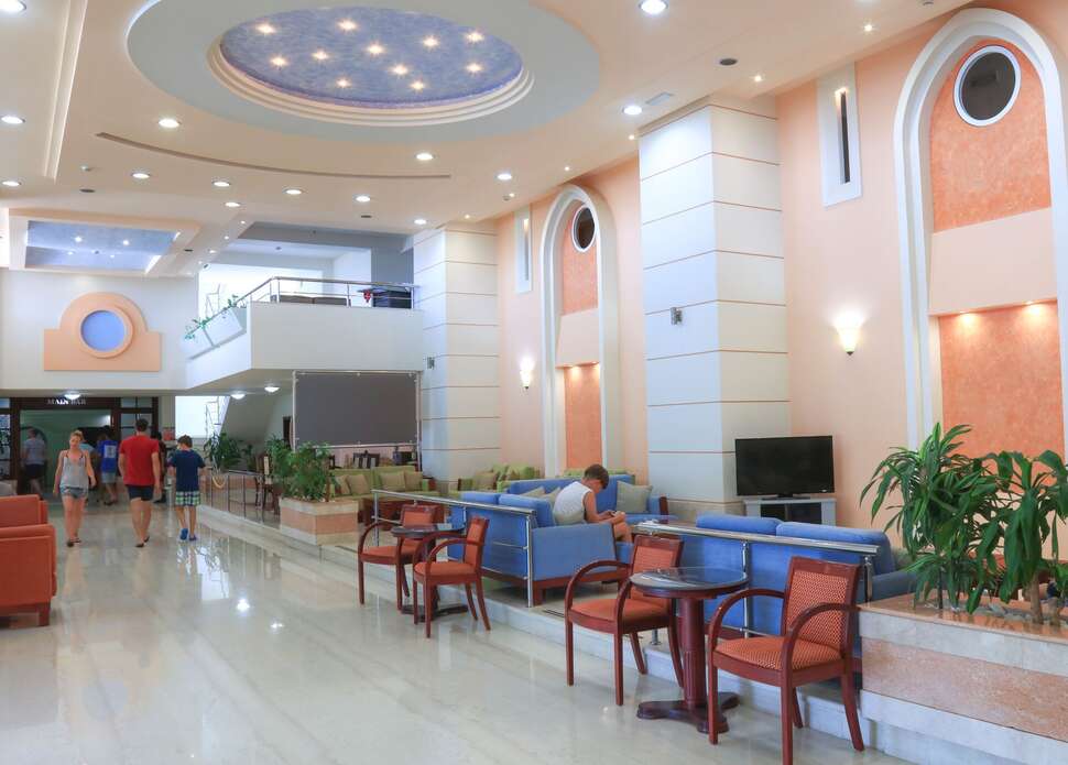 Een foto van het interieur van Sirene Beach Hotel