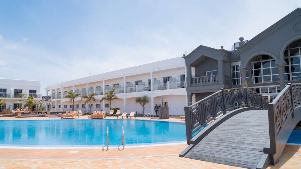 Een foto van het zwembad bij Hotel Coral Cotillo Beach