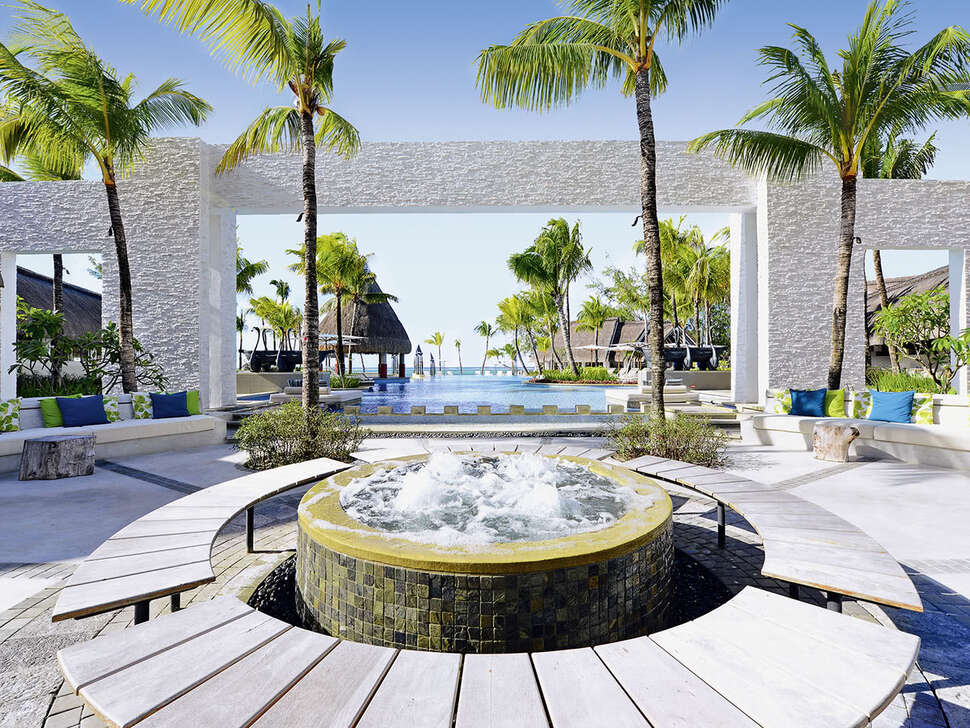Een foto van het zwembad bij Ambre Resort & Spa