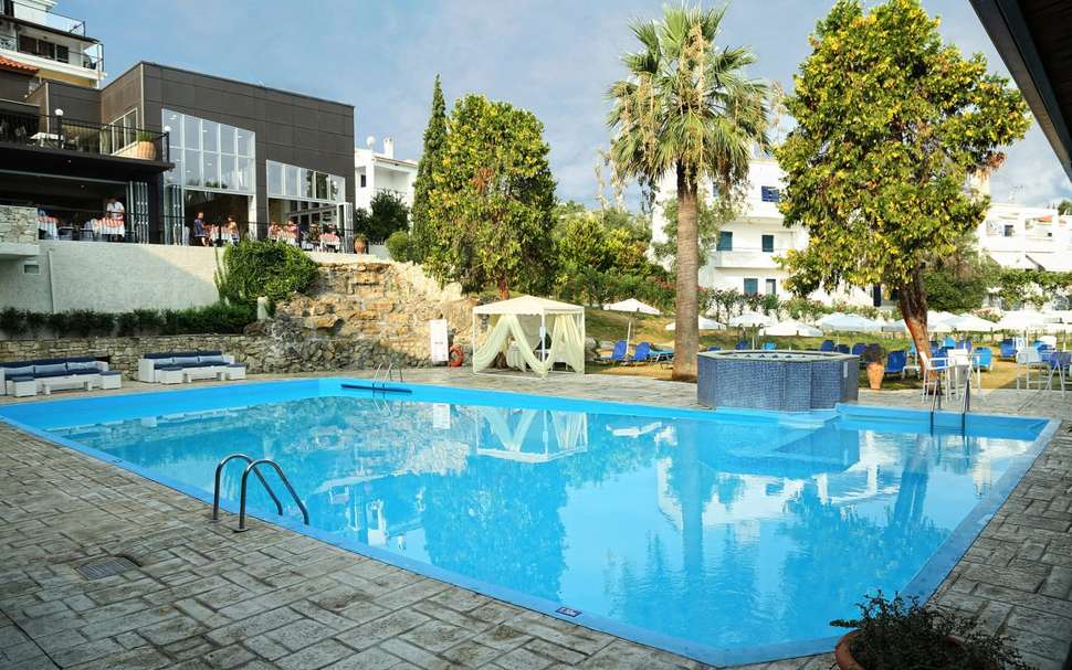 Een foto van het zwembad bij Hotel Kriopigi