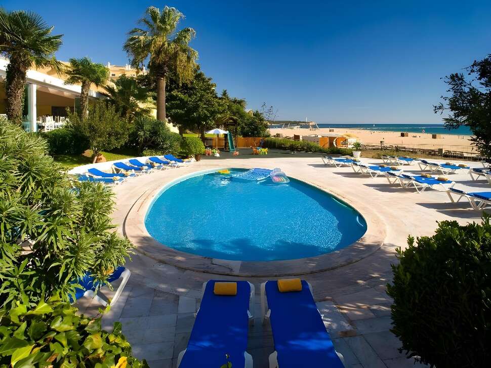 Een foto van het zwembad bij Algarve Casino Hotel