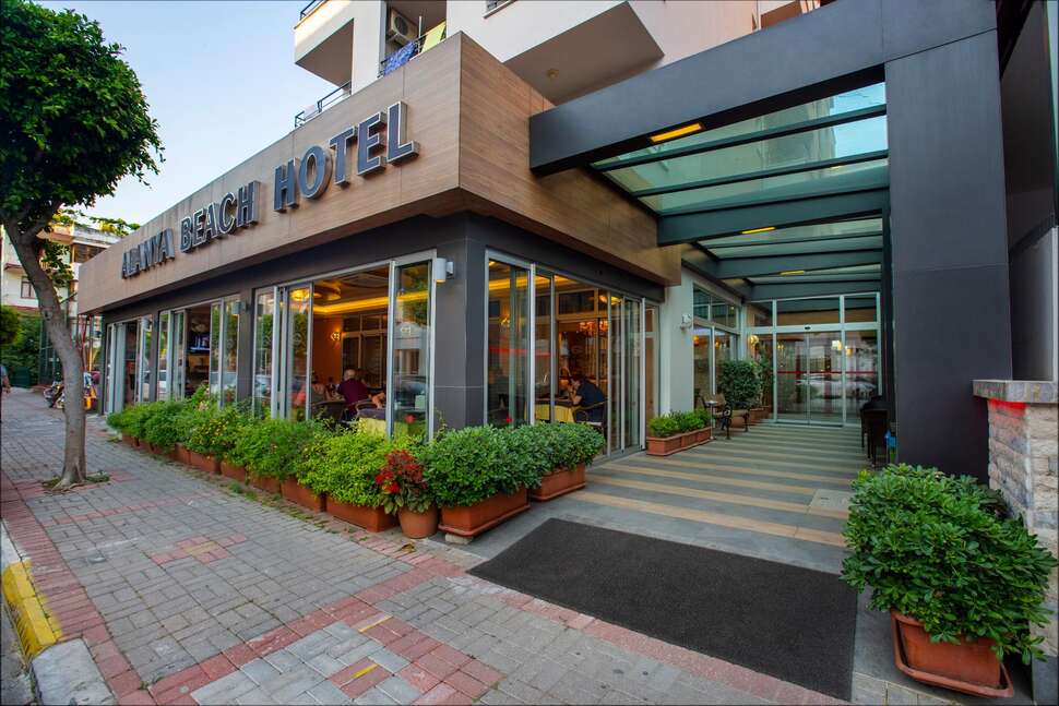 Ein Foto von der Außenansicht des Alanya Beach Hotel