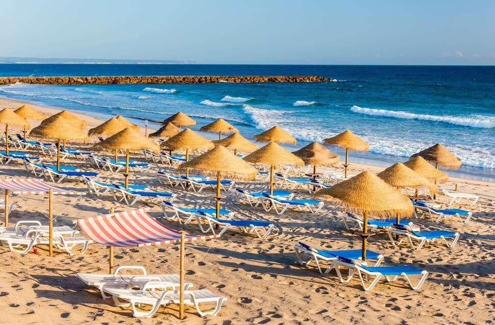 Een foto van het strand bij Tryp by Wyndham Lisboa Caparica Mar Hotel