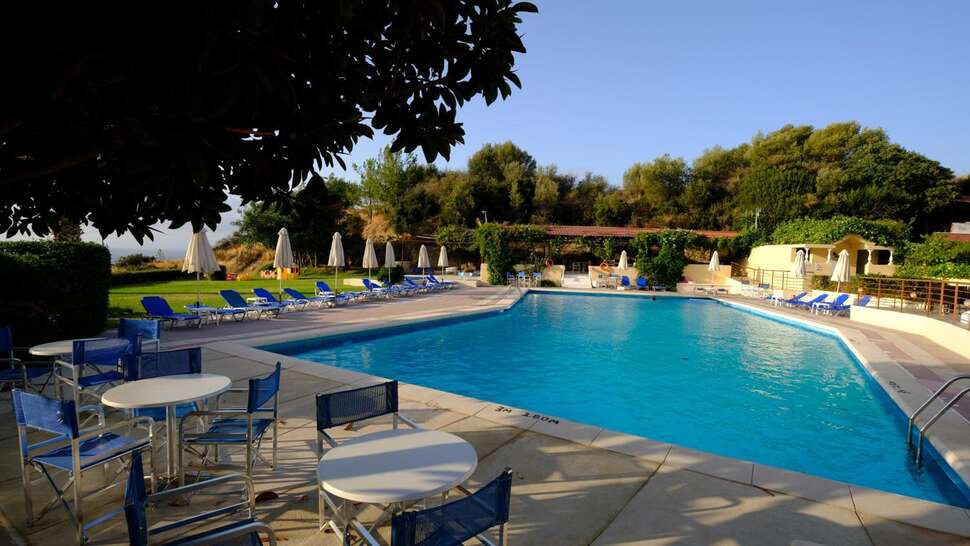 Ein Foto Karavados Beach Hotel