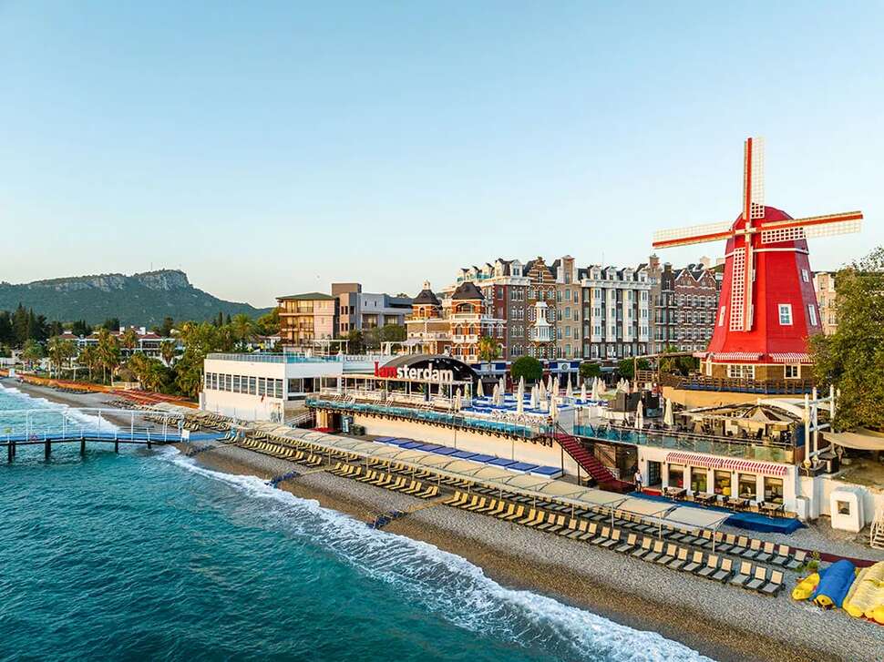 Een foto van het strand bij Orange County Kemer Resort Hotel