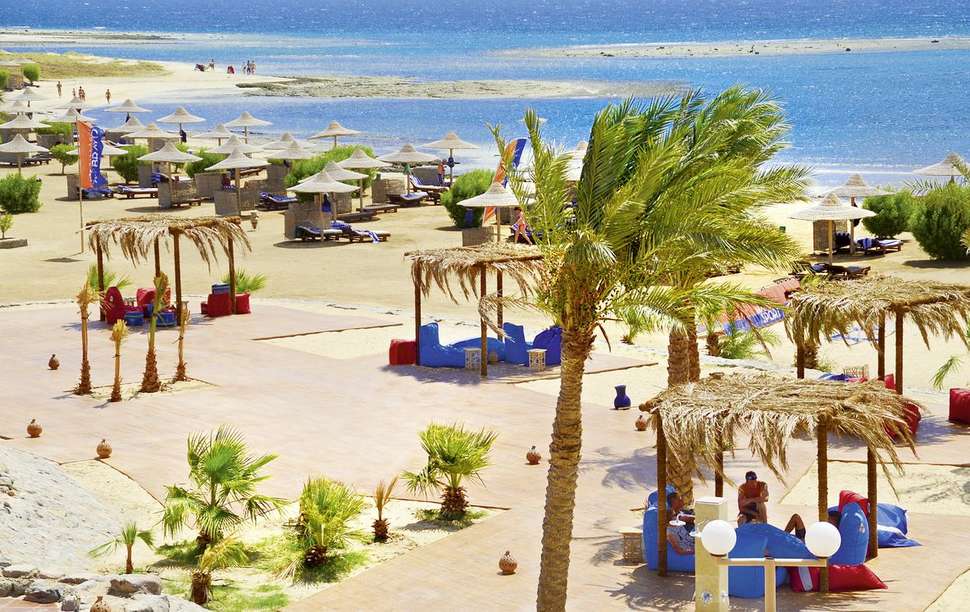 Een foto van het strand bij Shams Alam Beach Resort