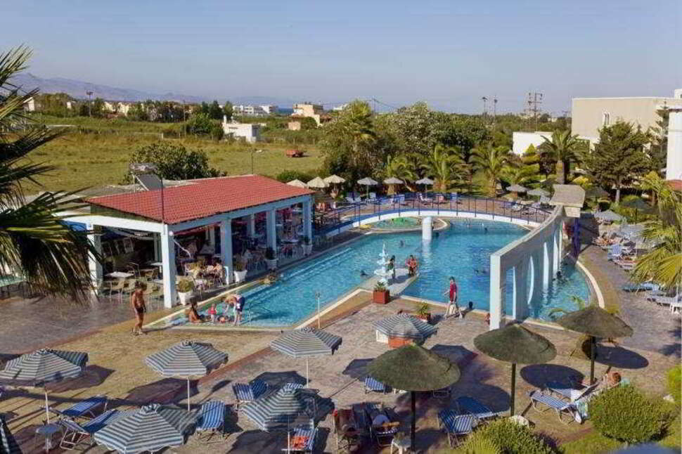 Een foto van het zwembad bij Corali Hotel & Village