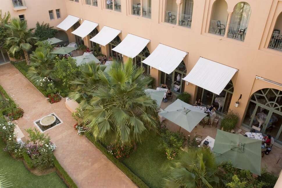 Ein Foto von der Außenansicht des Alhambra Thalasso