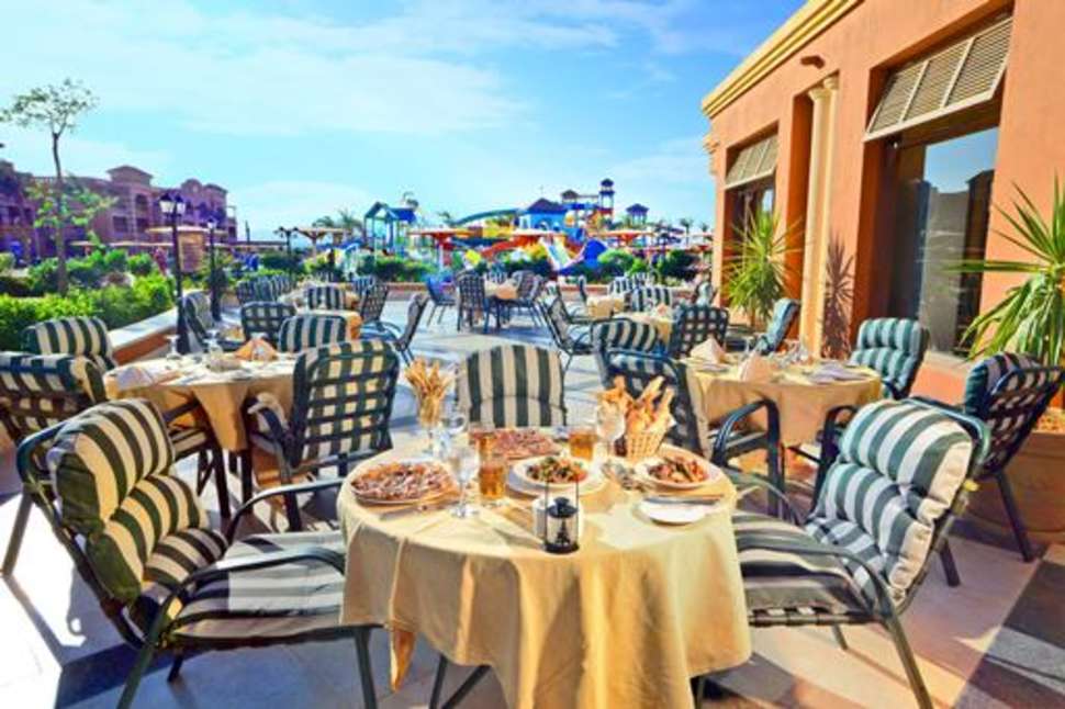 Een foto van het terras bij Charmillion Club Aquapark