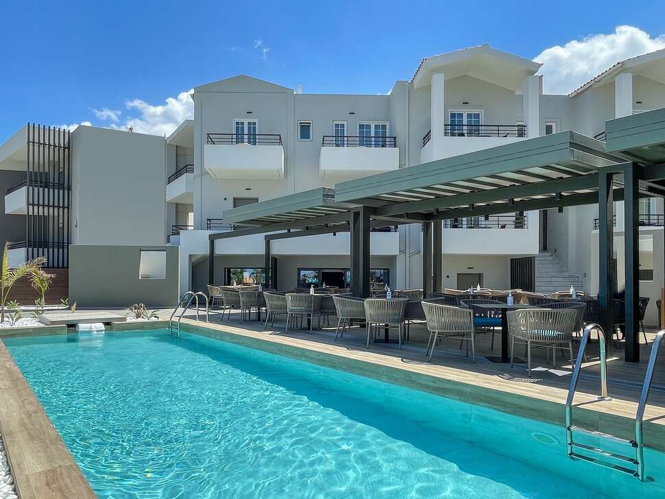 Ein Foto vom Pool im Mare Blue & Suites