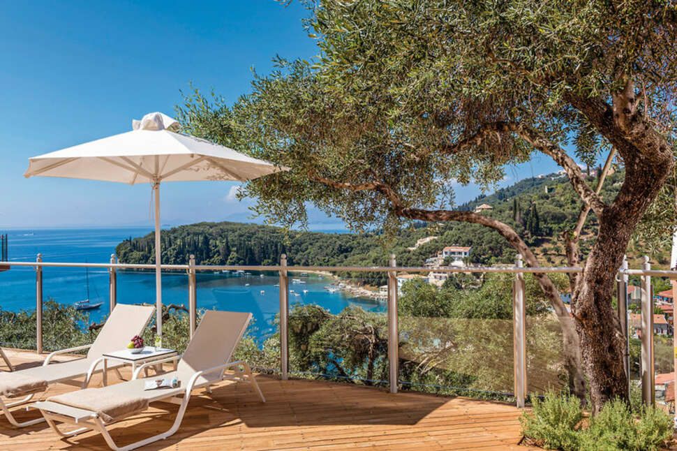 Een foto van het terras bij San Antonio Corfu Resort