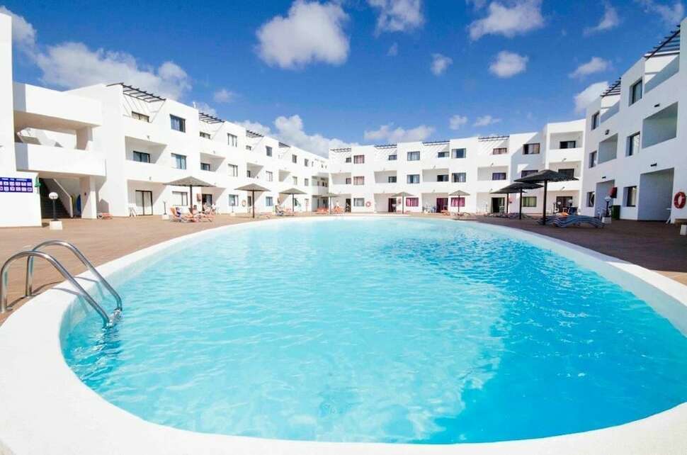 Een foto van het zwembad bij Lanzarote Paradise Appartementen