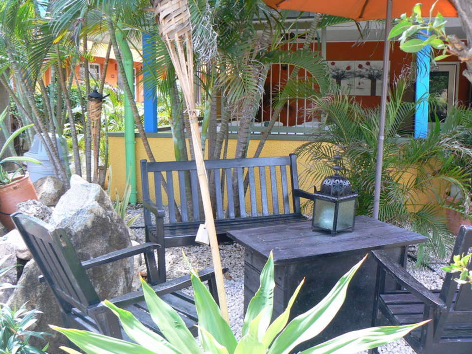Een foto van het terras bij MVC Eagle Beach