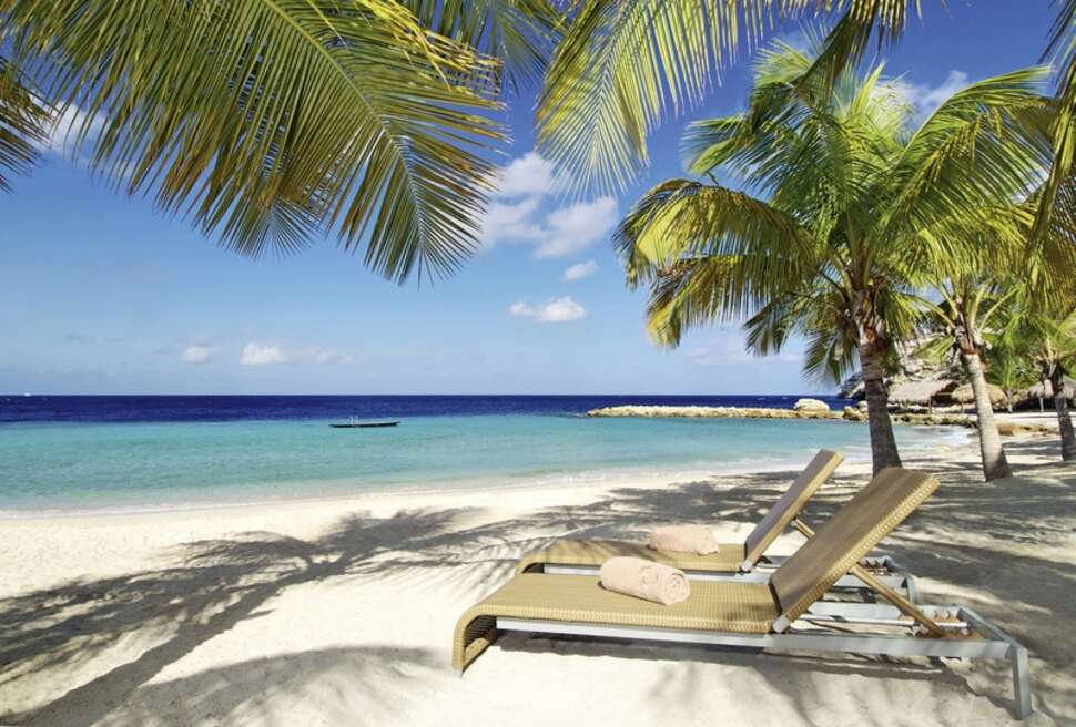 Een foto van het strand bij Blue Bay Golf & Beach Resort