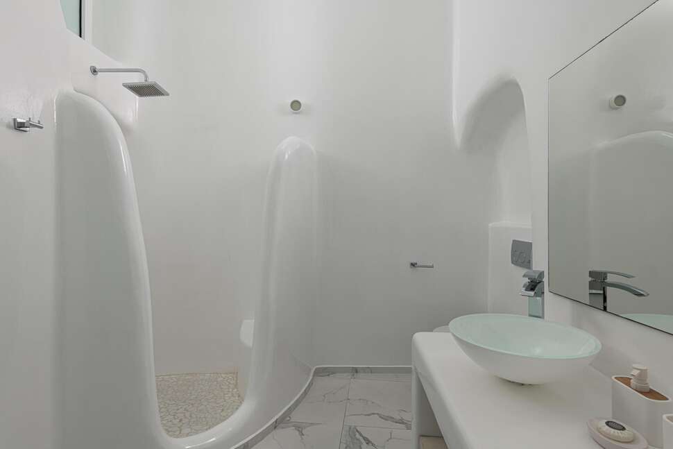 Een foto van White Concept Caves