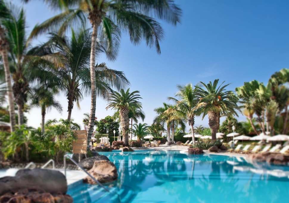 Een foto van het zwembad bij Roca Nivaria Gran Hotel