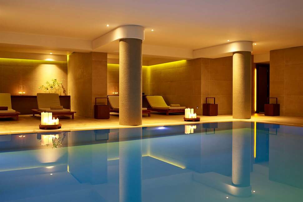 Ein Foto vom Pool im The Ixian Grand & All Suites