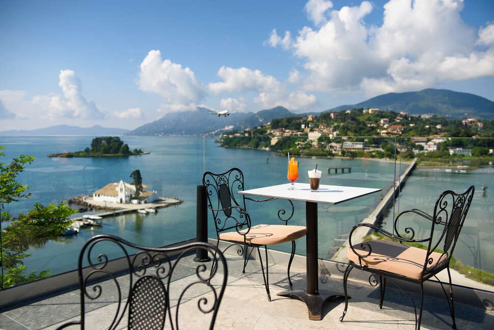 Ein Foto von der Terrasse im The Royal Grand Hotel