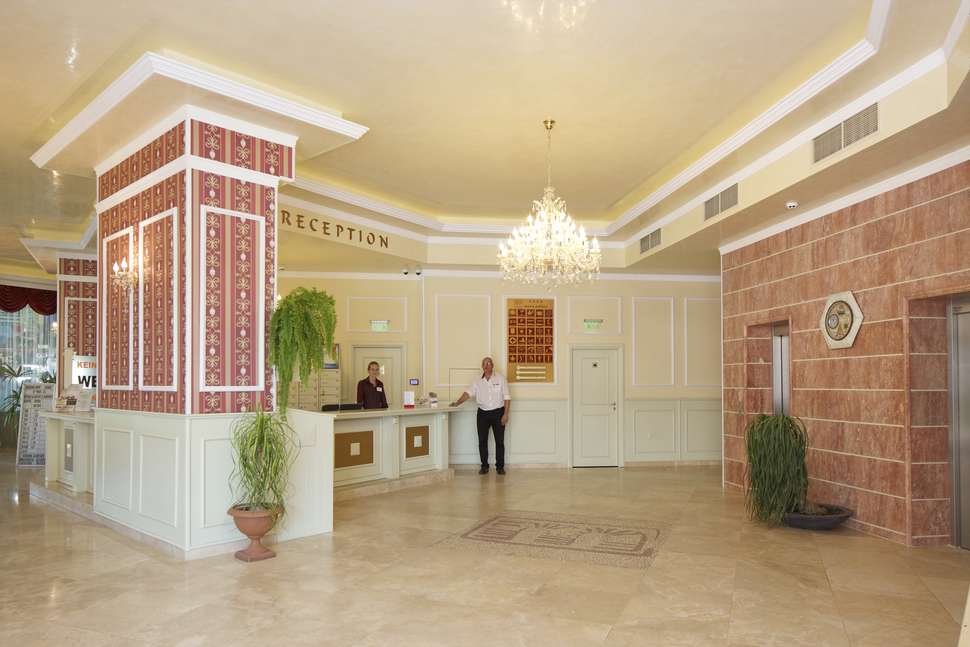 Een foto van het interieur van Hotel Mena Palace