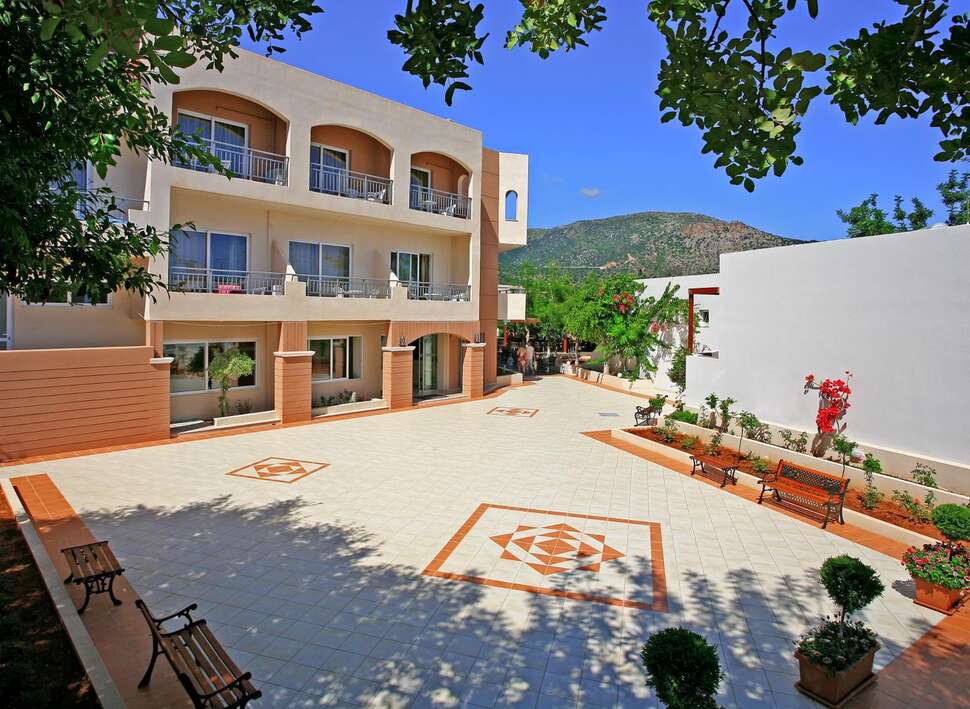 Een foto van het terras bij Katrin Hotel & Bungalows