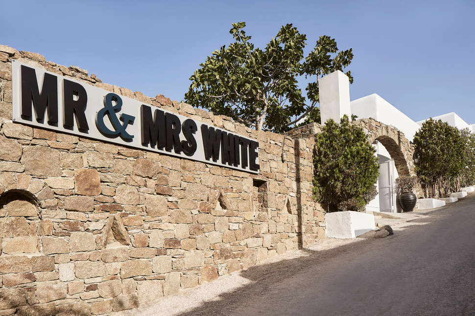 Een foto van Mr & Mrs White Mykonos