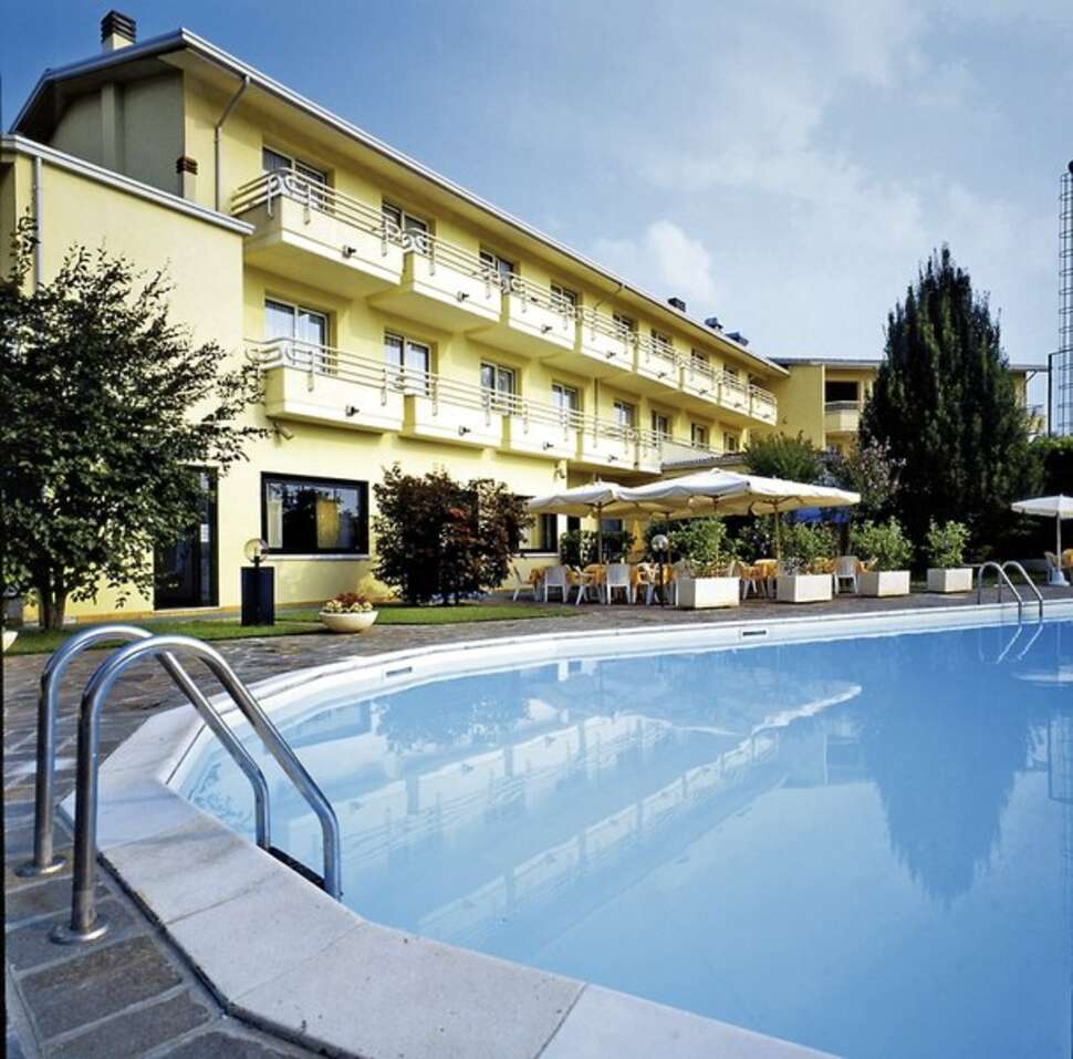 Ein Foto vom Pool im Hotel Du Parc