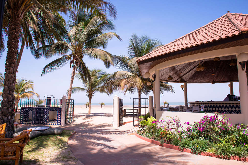 Een foto van de buitenkant van Ocean Bay Hotel