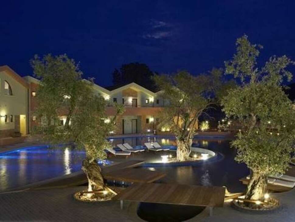 Ein Foto vom Pool im Alexandra Golden Boutique Hotel