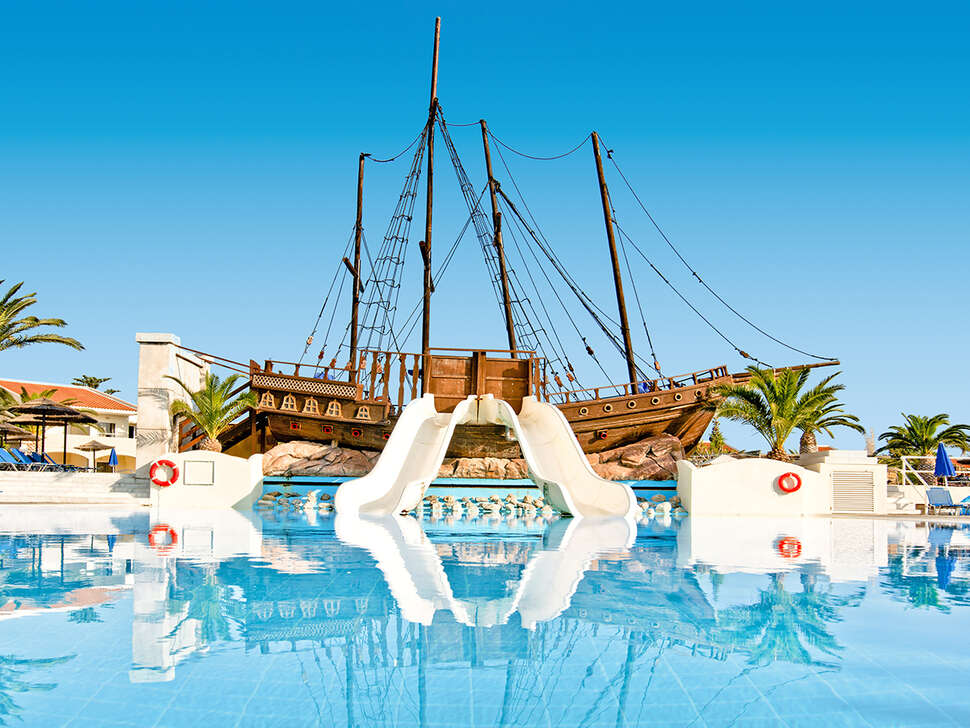 Een foto van het zwembad bij Kipriotis Village Resort