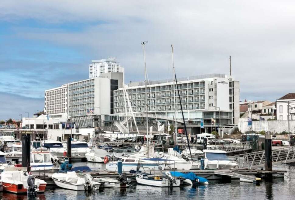 Ein Foto von der Außenansicht des Hotel Marina Atlantico