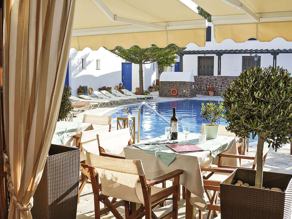 Ein Foto von der Terrasse im Hotel Mathios Village