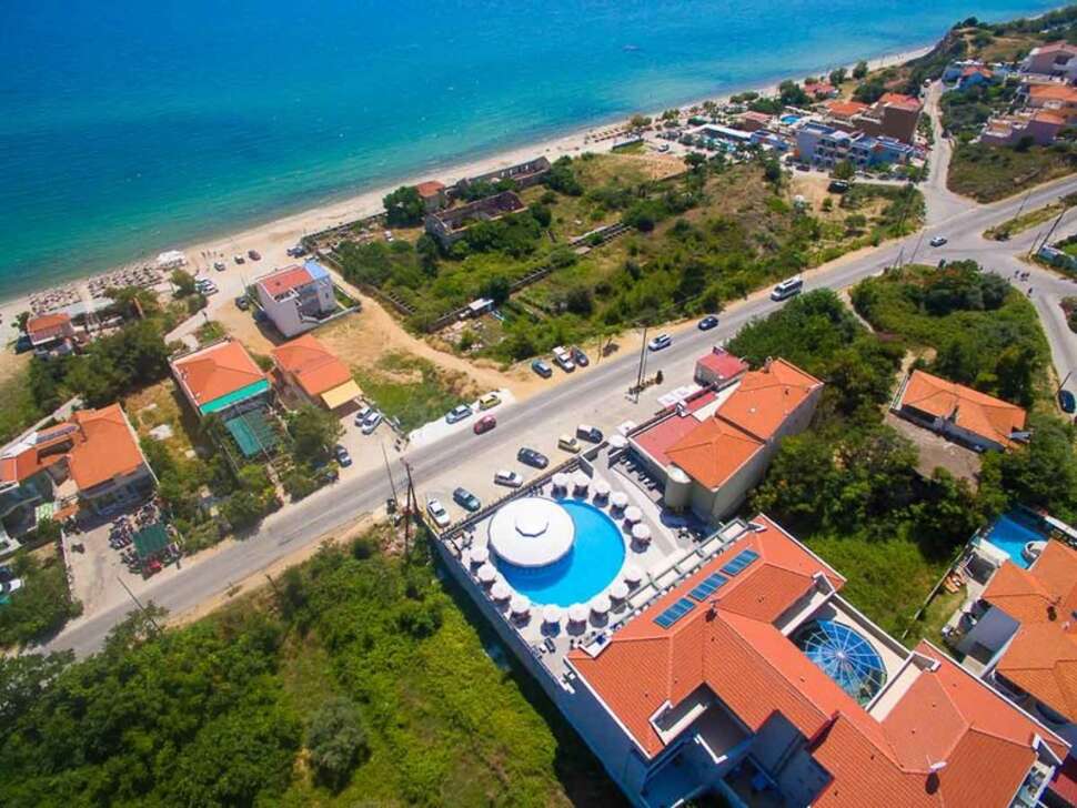 Ein Foto von der Außenansicht des The Dome Luxury Hotel