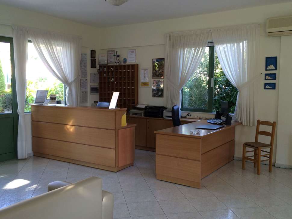 Een foto van het interieur van Nikolas Villas Appartementen