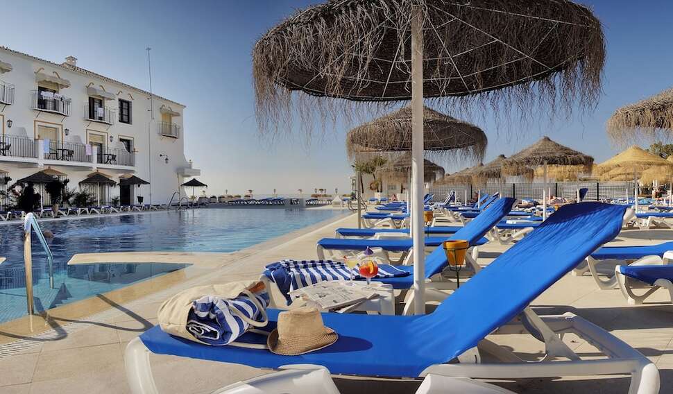 Ein Foto vom Pool im TRH Mijas Hotel