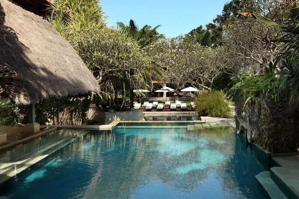 Ein Foto vom Pool im Puri Santrian