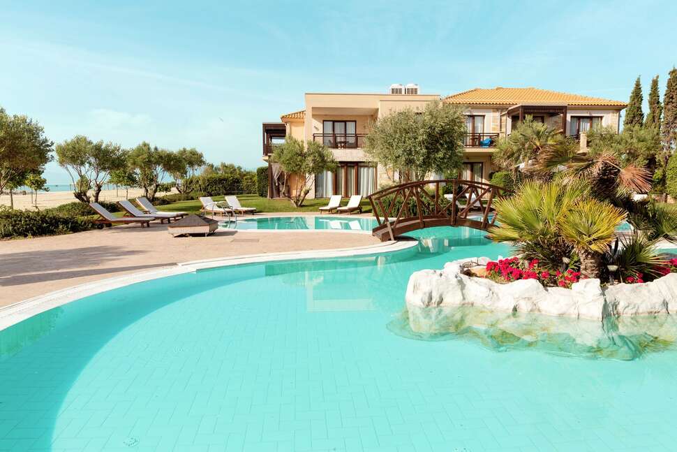 Ein Foto vom Pool im Mediterranean Village Hotel & Spa