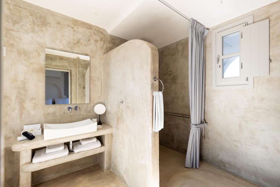 Een foto van Danae Suites Santorini