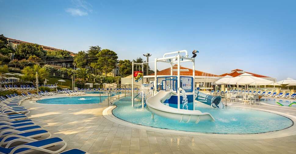 Een foto van het zwembad bij Resort Belvedere