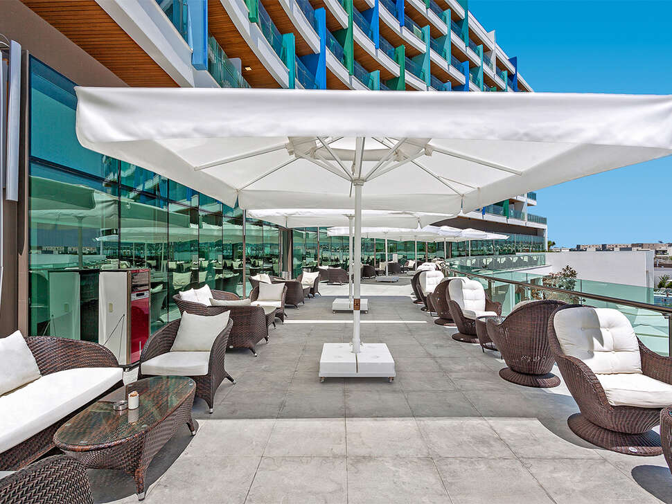 Een foto van het terras bij Wind Of Lara Hotel & Spa