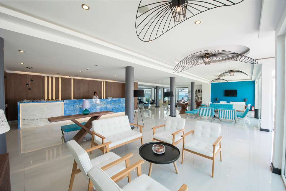 Een foto van het interieur van Flora Garden Beach Hotel