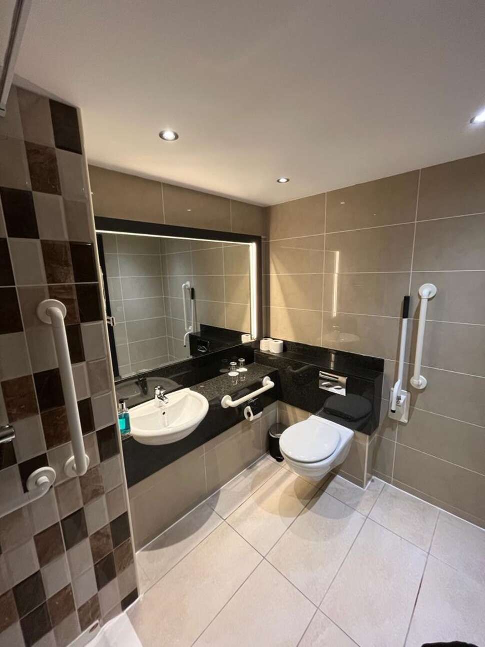 Een foto van The Academy Plaza Hotel