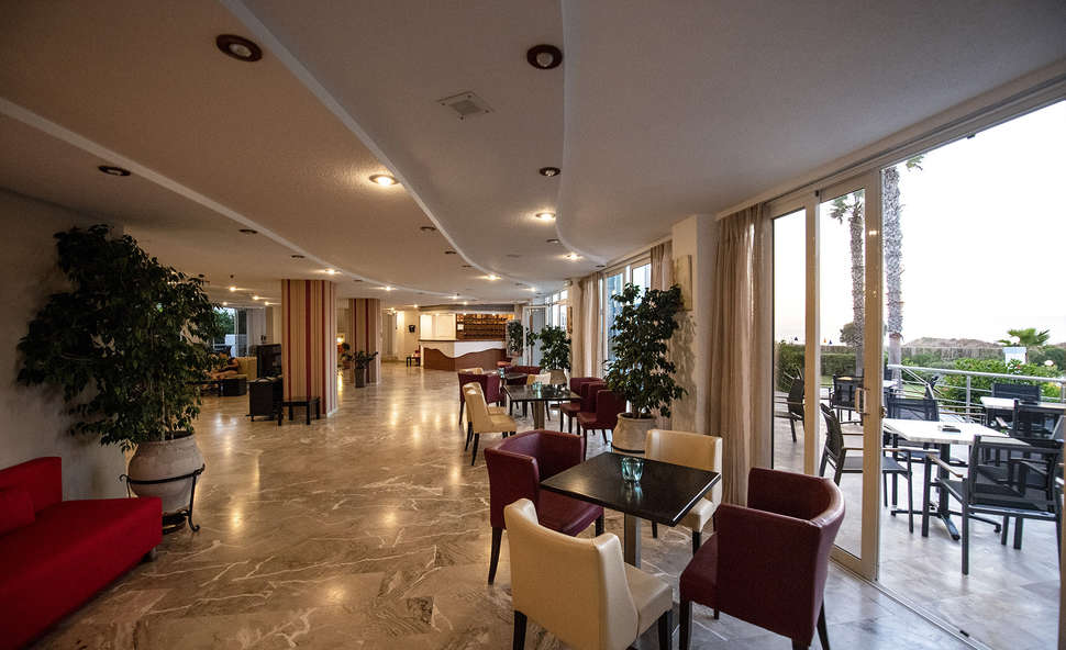 Ein Foto vom Innenbereich im Costa Angela Seaside Resort
