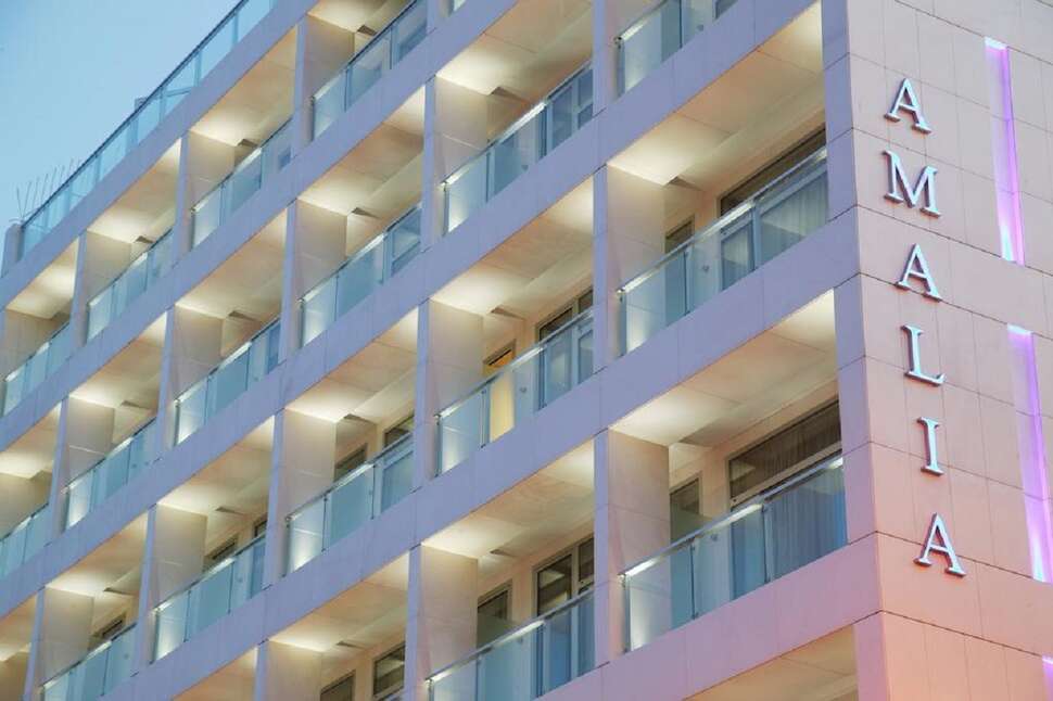 Een foto van de buitenkant van Amalia Hotel Athens