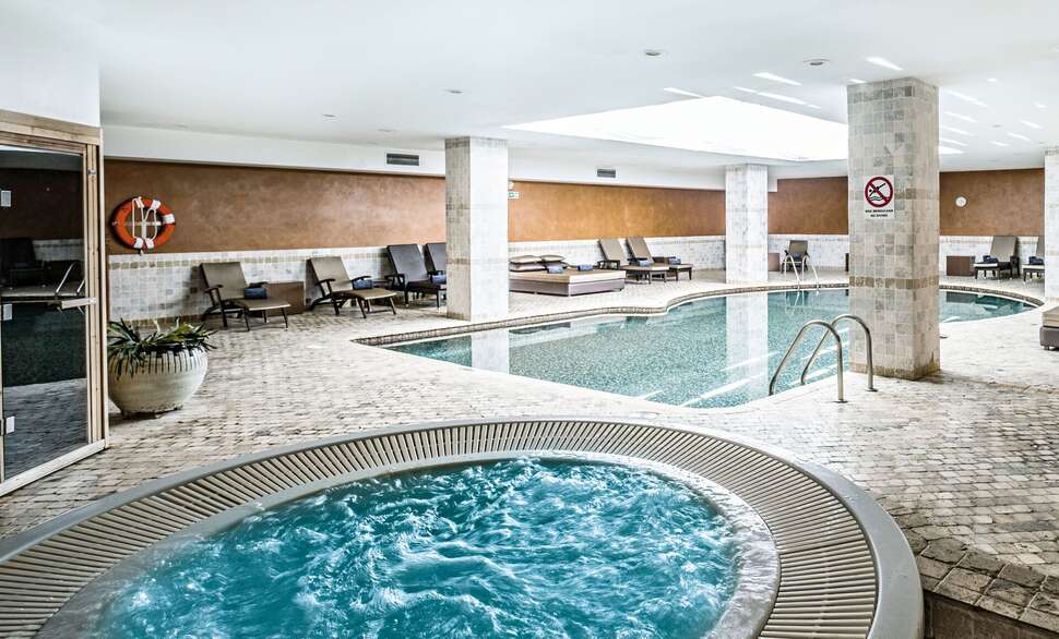 Ein Foto vom Pool im Vila Gale Albacora