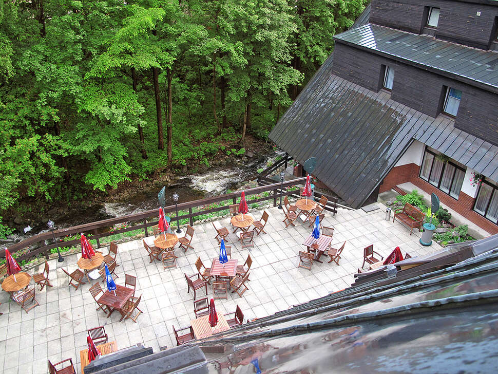 Een foto van het terras bij Harrachovka Spa & Wellness